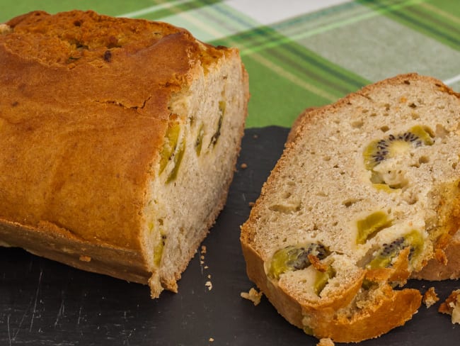 Gâteau du matin au lait de noix de coco et aux kiwis