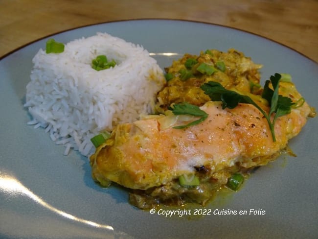 Pavés de saumon sur lit de poireaux au curry et à l'orange - une recette pleine de saveur