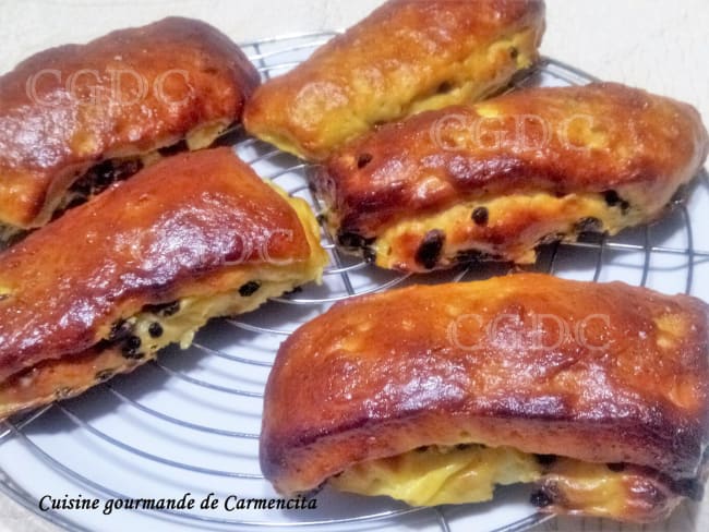 Brioches suisses aux raisins, crème pâtissière et rhum