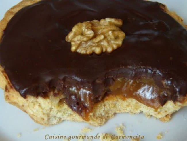 Tartelettes croustillantes aux noix et crème caramel au beurre salé