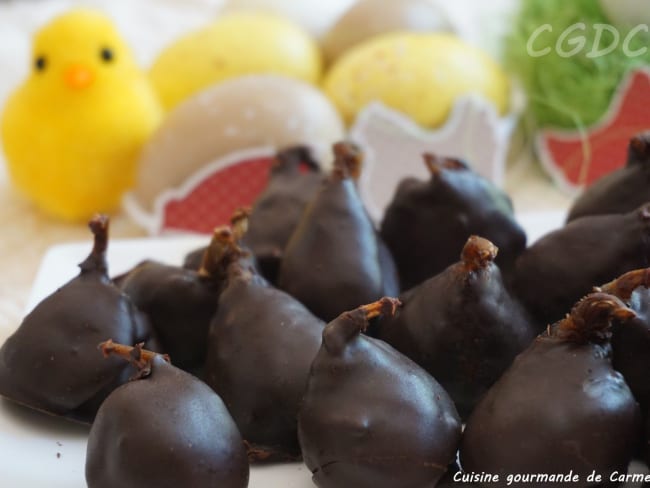 Mini  figues sèches farcies aux noix et enrobages de chocolat