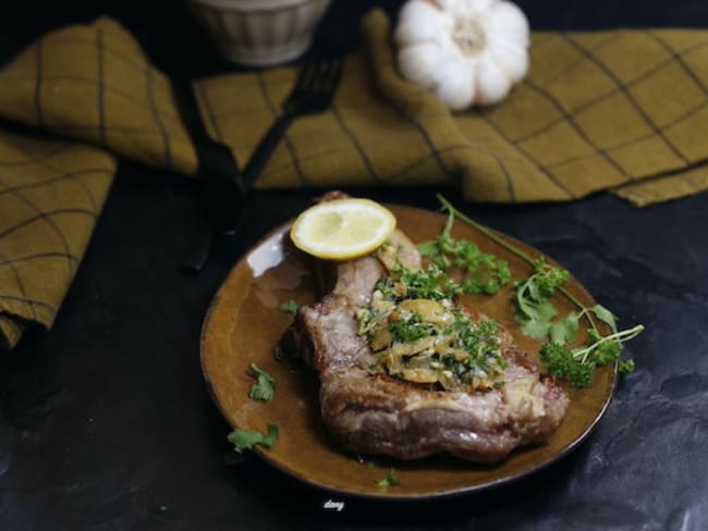 Côtes de veau au citron confit, aux herbes et au gingembre : une grillade originale