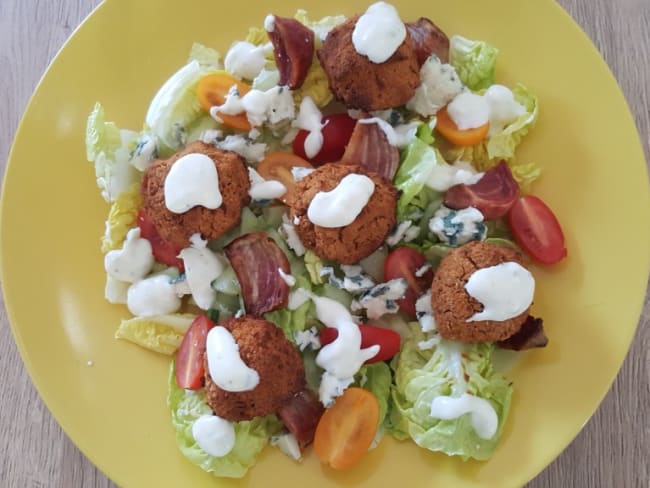 Salade et falafels d’haricots blancs aux tomates sechées et pesto alla genovese