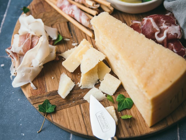 Comment faire un plateau apéritif italien, de charcuteries et fromages ? 