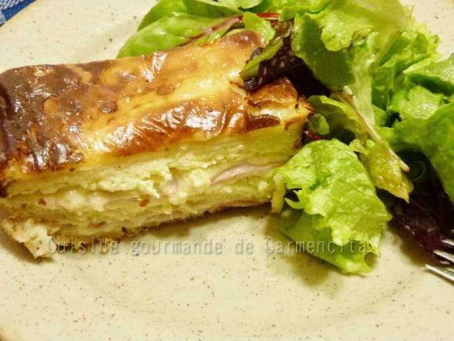 Croque cake gourmand à la saucisse de jambon aux pistaches et au fromage de chèvre frais