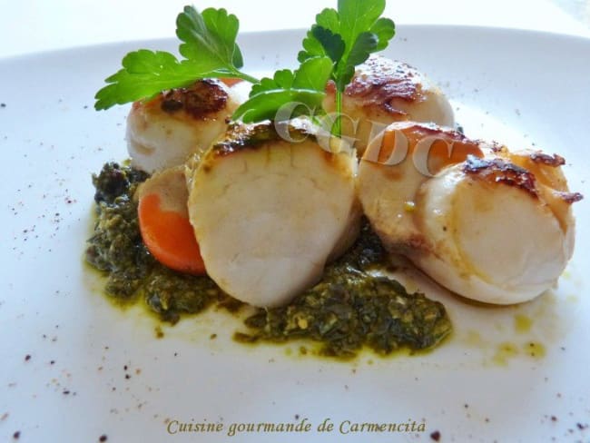 Noix de coquilles Saint-Jacques poêlées au pesto ail des ours