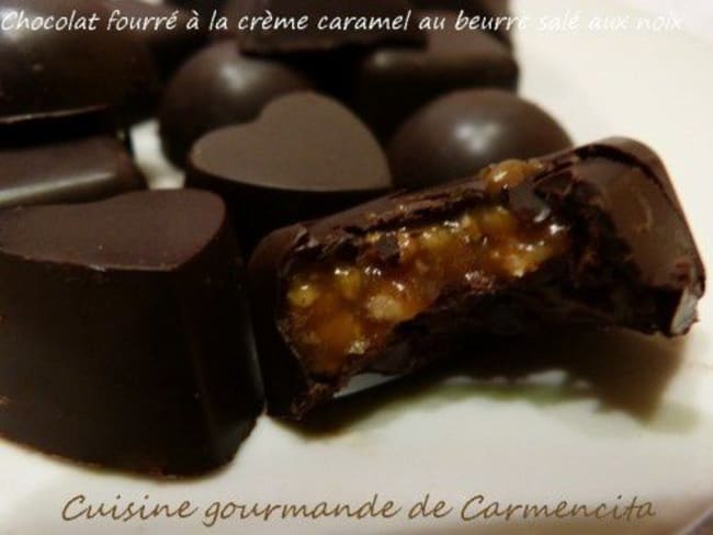 Chocolats de noël fourrés à la crème caramel au beurre salée aux noix