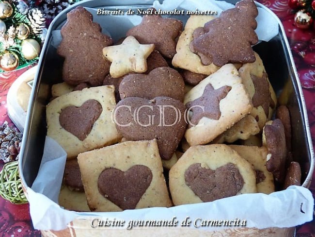 Biscuits de Noël chocolat noisettes et cannelle