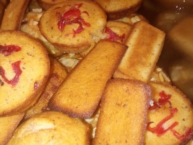 Financiers aux fleurs d'hibiscus déshydratées