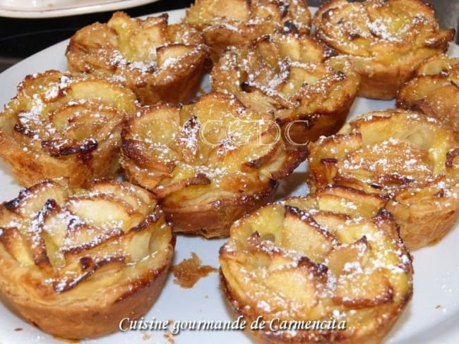 Tartelettes feuilletées aux pommes et crème pâtissière au rhum