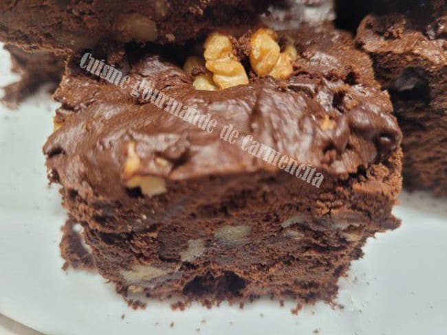 Gâteau brownie au chocolat et noix