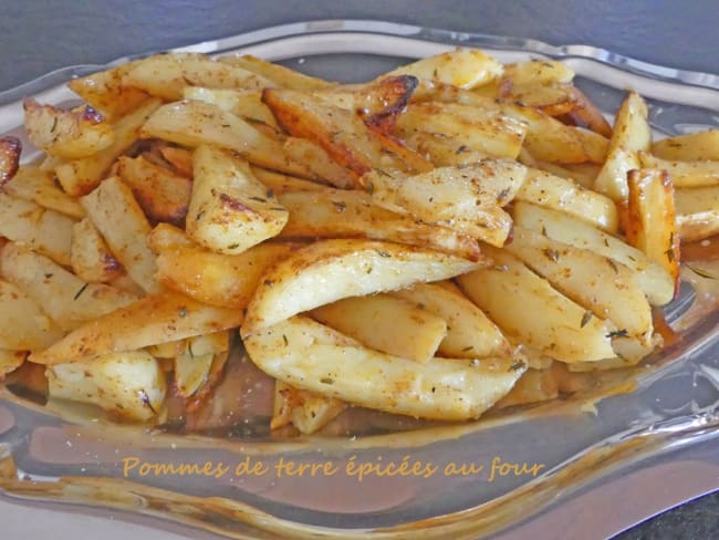 Pommes de terre en grosses frites, épicées, au four