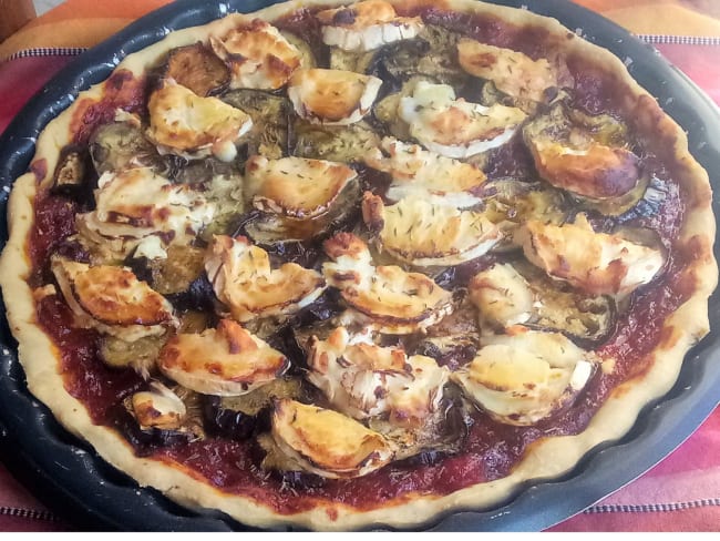 Pizza sucrée salée à  l'aubergine chèvre et confiture de figues