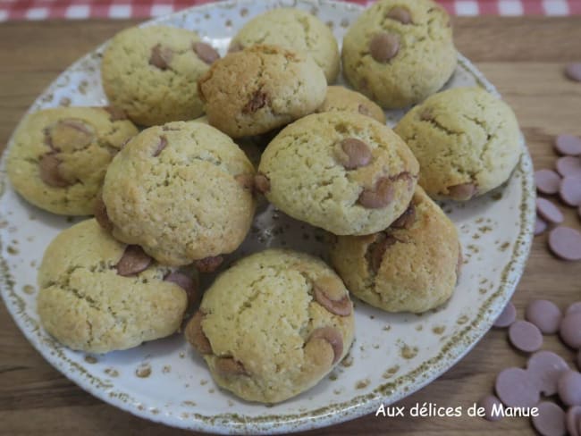 Cookies à la poudre d'amandes et chocolat ruby aux saveurs de fruits rouges