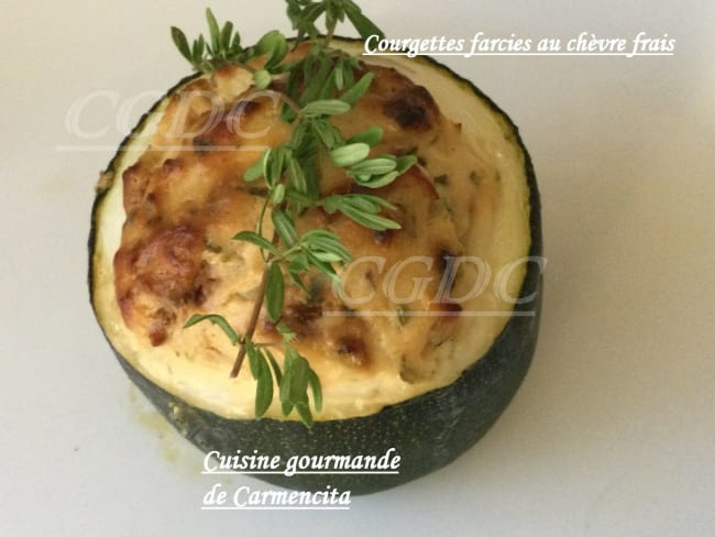 Courgettes farcies au chèvre frais, thym et origan