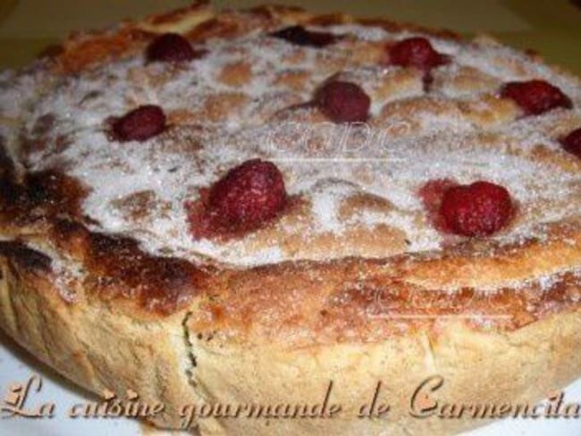 Tourte fondante aux framboises et poires