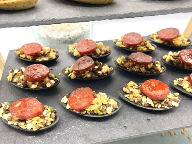 Bouchées aux lentilles, pétoncles et chorizo