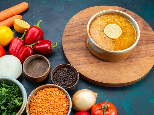 Potage végétarien aux lentilles corail et légumes