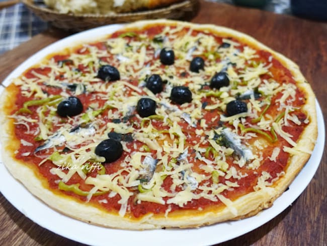 Pizza à la pâte feuilletée maison aux anchois maison