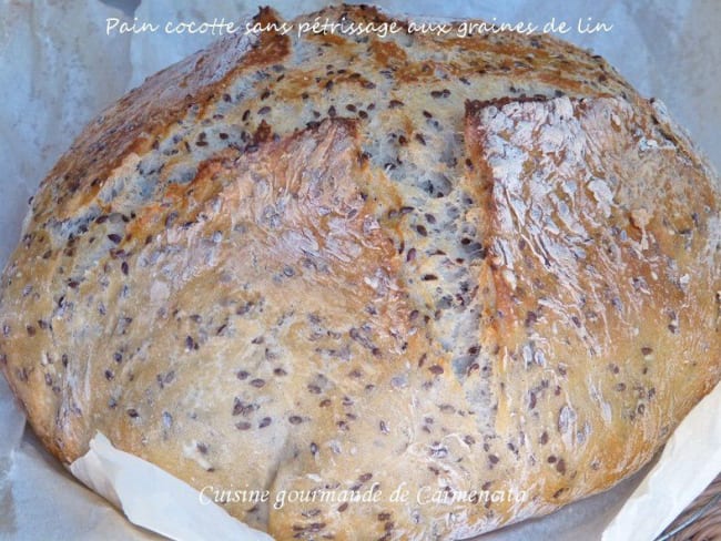 Pain cocotte au levain sans pétrissage aux graines de lin