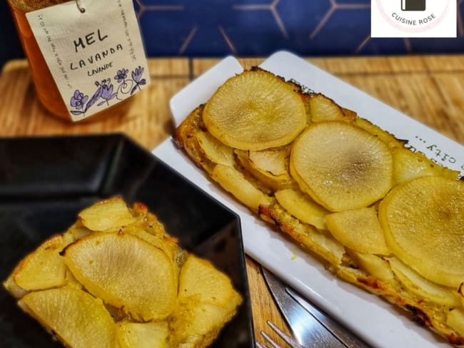 Tatin salée de navets caramélisés au miel, origan et curcuma