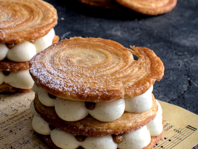 Le mille-feuille de tuiles arlette à la vanille et au praliné amande