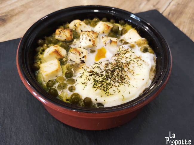 Oeuf cocotte petits-pois et fromage feta