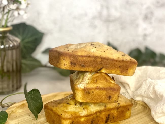 Cake Banana Bread aux Pépites de Chocolat Noir avec un thé ou un café