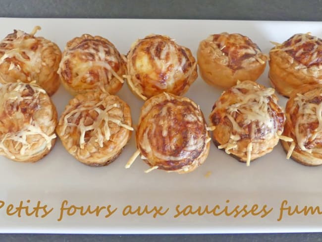 Petits fours aux saucisses fumées et comté