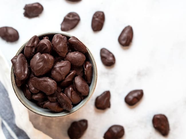 Amandes au chocolat noir et fleur de sel