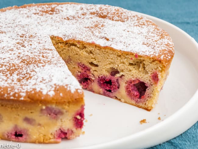 Gâteau moelleux au citron et aux framboises