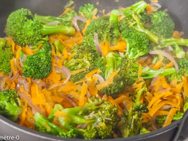 Poêlée de brocolis et carottes toute simple à l’asiatique