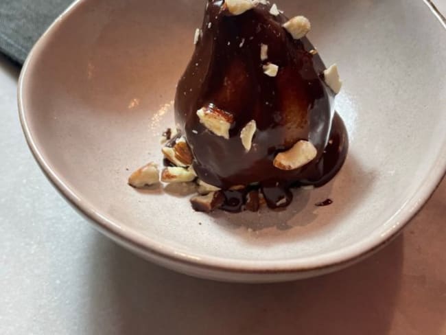 Poires pochées au chocolat et amandes