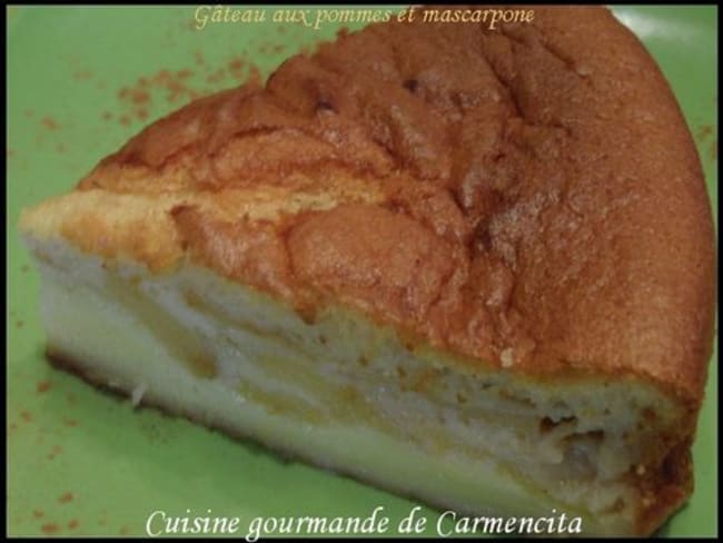 Gâteau fondant aux pommes et mascarpone parfumé au rhum