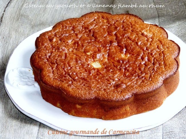 Gâteau au yaourt à l'ananas flambé au rhum sans huile