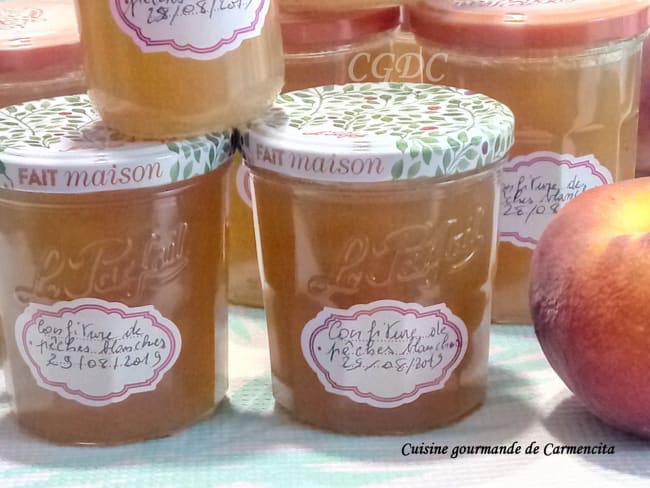 Confiture de pêches blanches pour conserver la saveur des fruits d'été