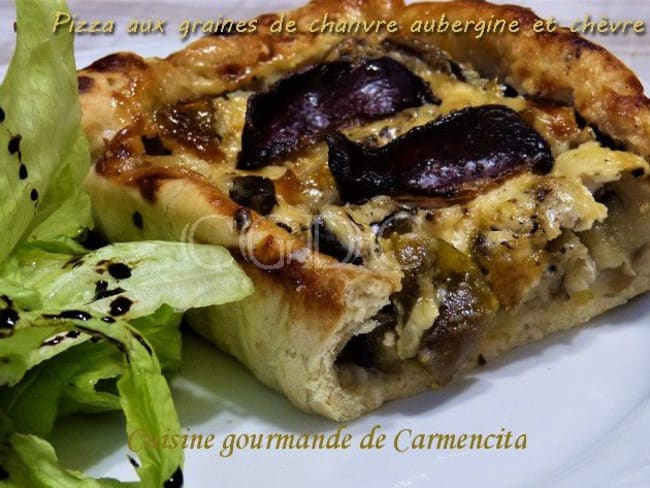 Pizza sucrée salée aux graines de chanvre aubergine et chèvre frais magret fumé miel et confiture de figues