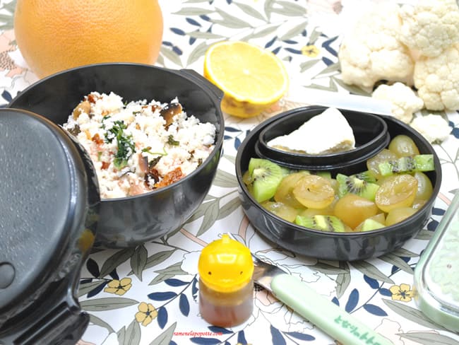 Bento de chou-fleur au au pamplemousse, camembert, kiwi, raisin