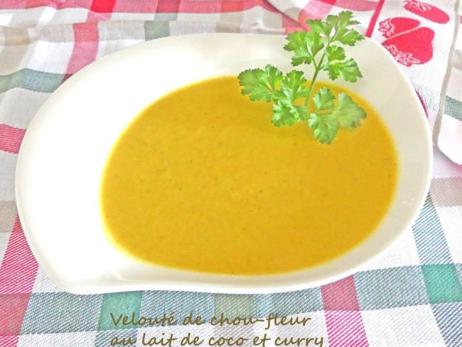 Velouté de chou-fleur au lait de coco et curry