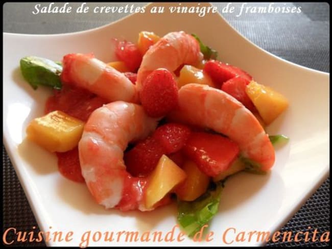 Salade terre mer de crevettes à la vinaigrette acidulée de framboises et fraises