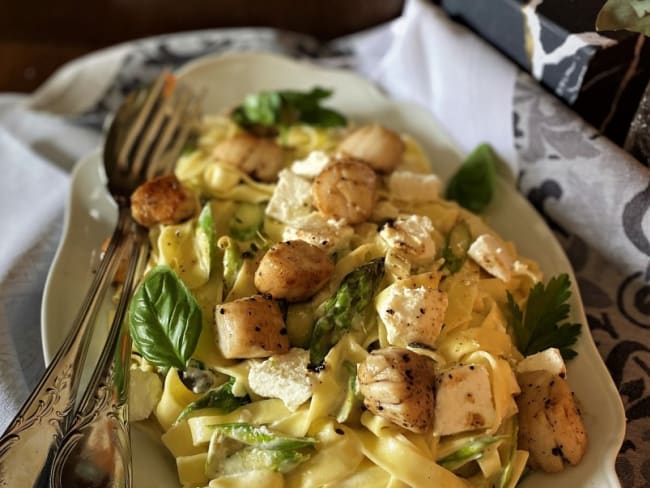 Tagliatelles à la crème de chèvre et asperges vertes croquantes