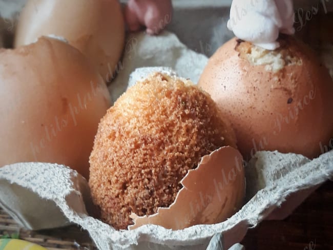 Œufs de Pâques en coquilles : un gâteau cuit en coquille d'oeuf !
