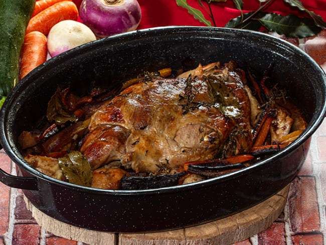 Gigot à la cuillère, ou gigot de 7h, et sa farandole de légumes confits