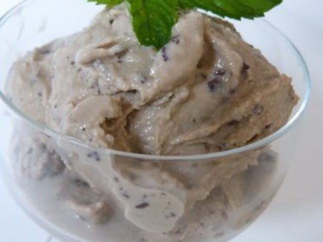 Glace aux oeufs à la menthe fraîche et chocolat