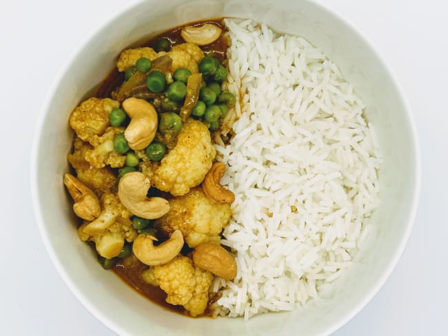 Curry de chou-fleur, un plat savoureux et végétarien