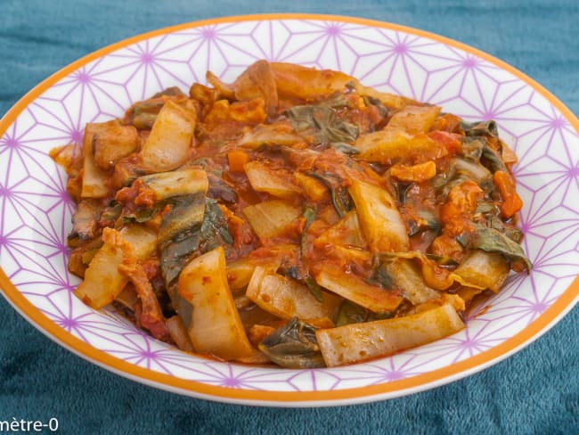 Poêlée de blettes aux champignons, lardons et sauce bolognaise