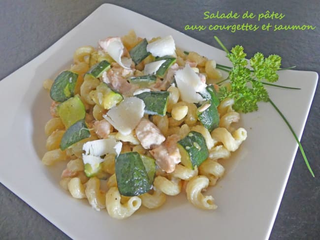 Salade de pâtes aux courgettes et saumon