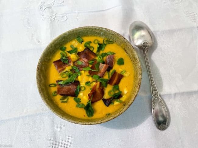 Soupe de courge au maïs et au bacon végétal