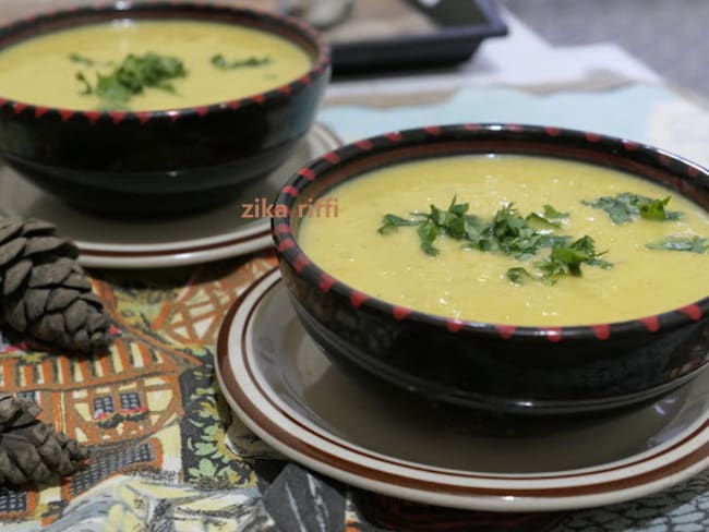 Velouté de petits pois frais verts de saison au potiron, pommes de terre et petits pois frais verts aux oignons verts et petits suisses, 