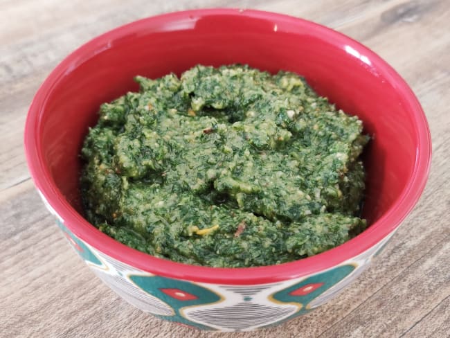 Pesto de fanes de carotte